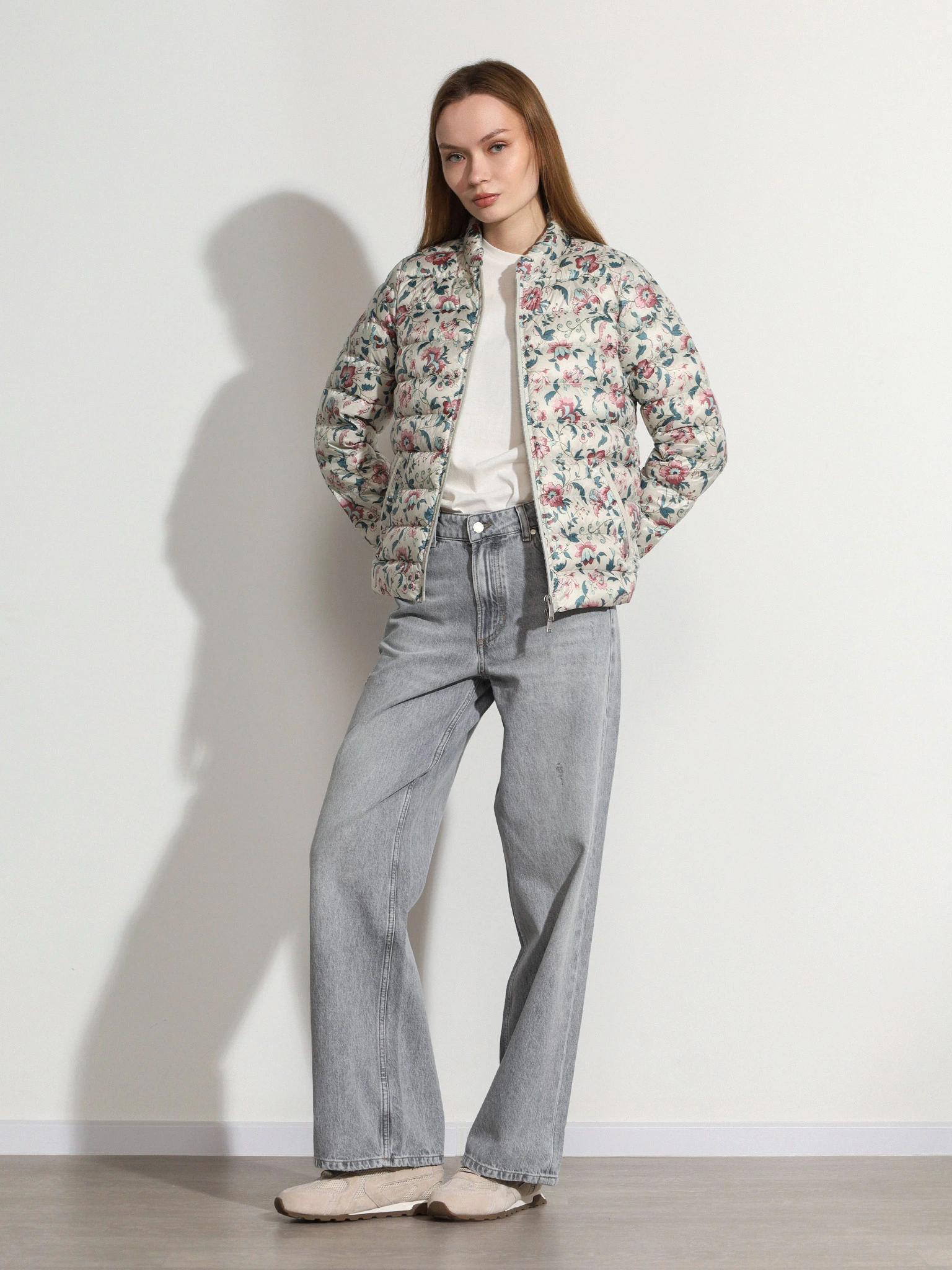 Куртка молочного цвета с цветочным принтом с горизонтальной стежкой